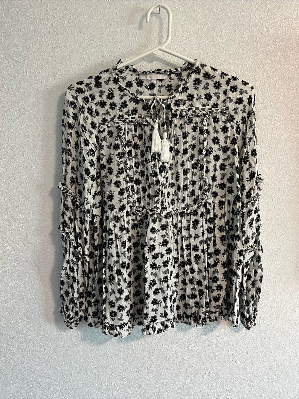 Olivaceous Black & White Floral Long Sleeve Peasant Blouse Size Small